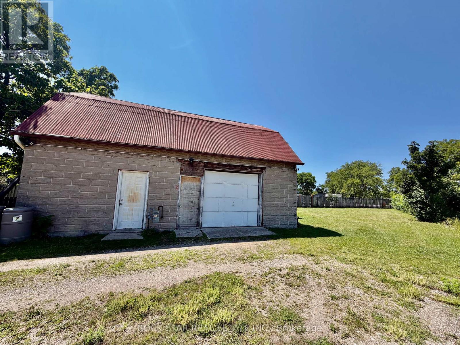 135 SHERWOOD DRIVE - Image 13