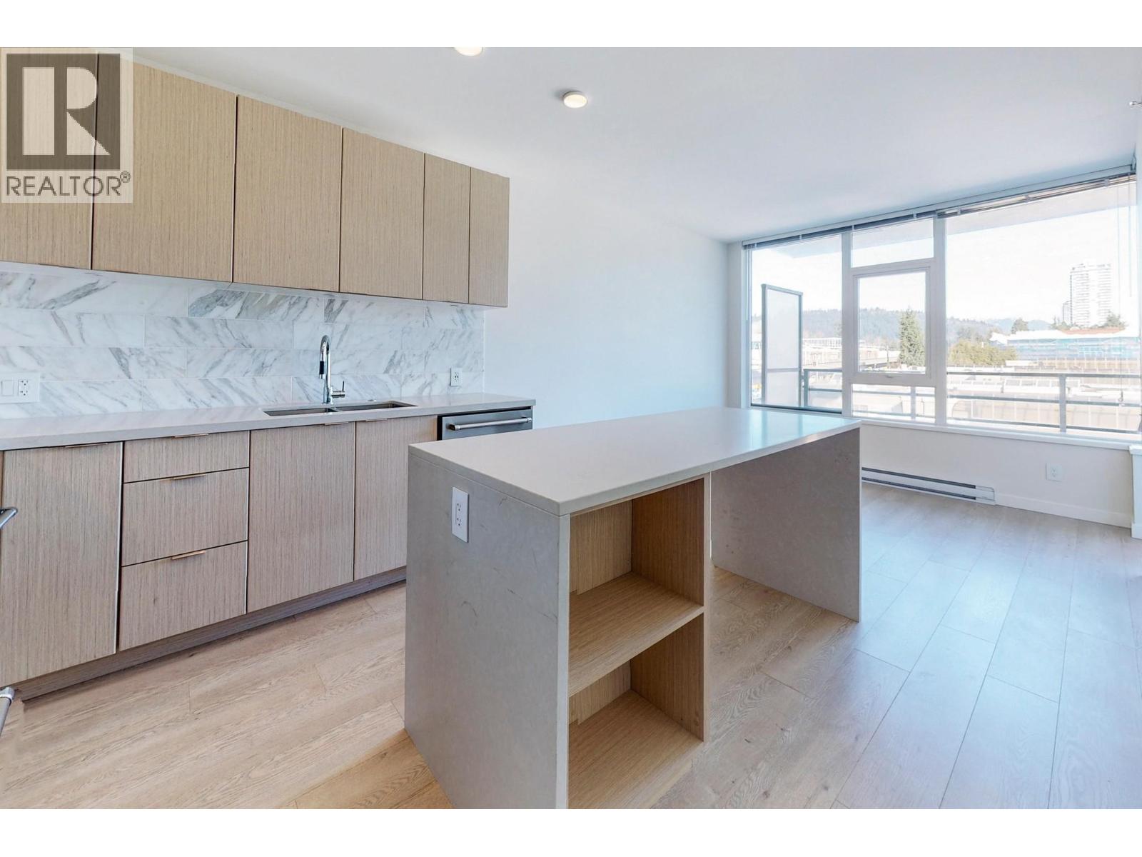 503 530 N WHITING WAY, Coquitlam — photo 2