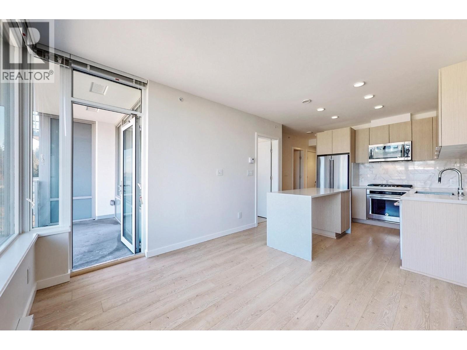 503 530 N WHITING WAY, Coquitlam — photo 3