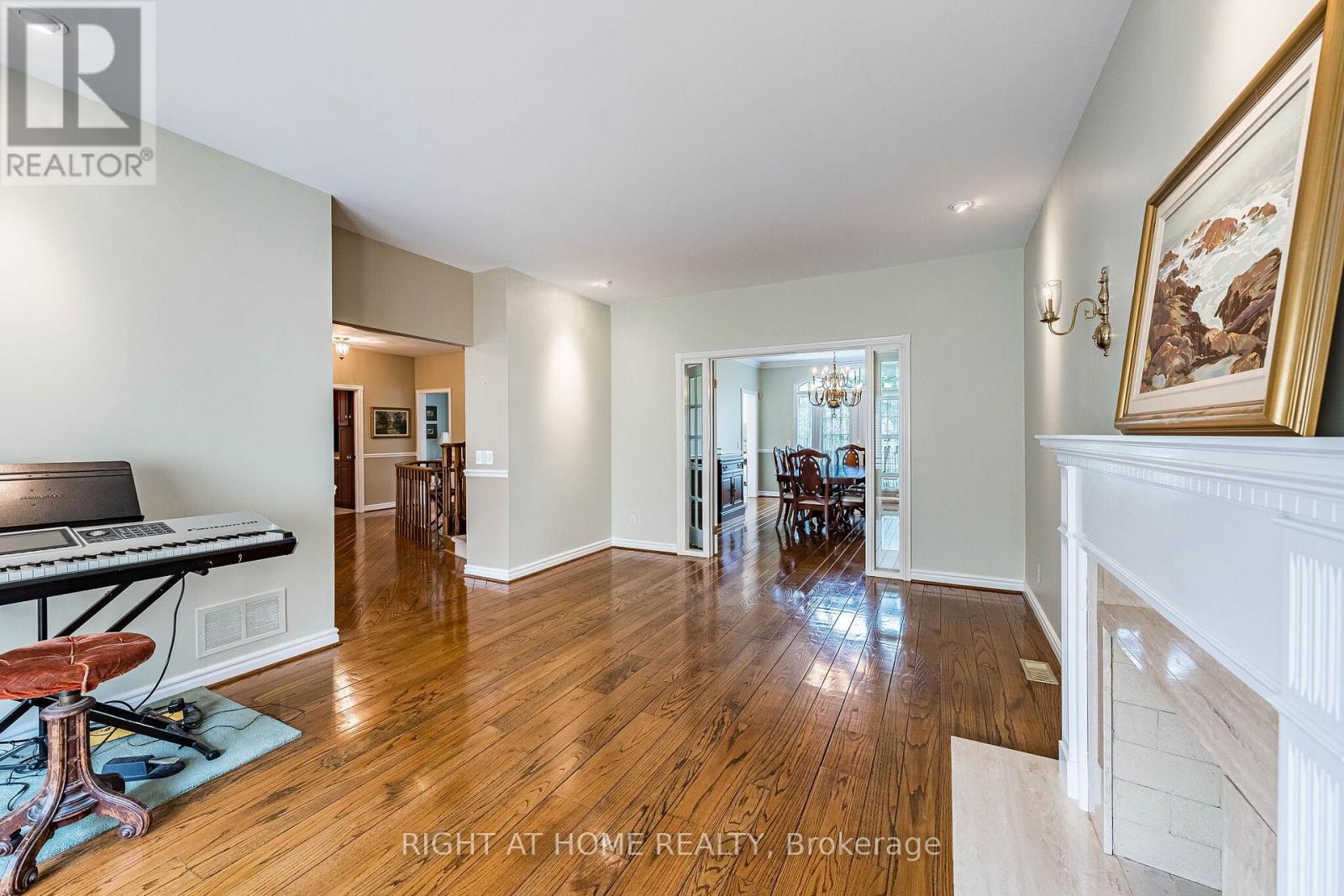 9 GLENRIDGE DRIVE - 12