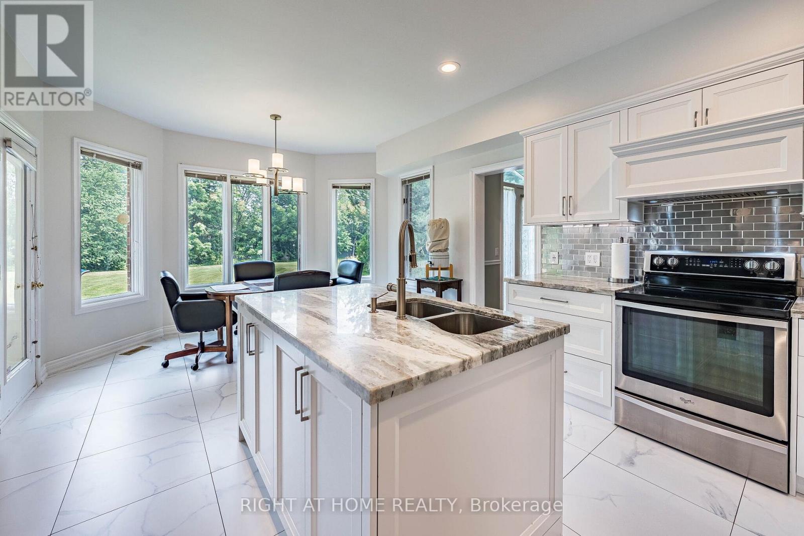 9 GLENRIDGE DRIVE - 16