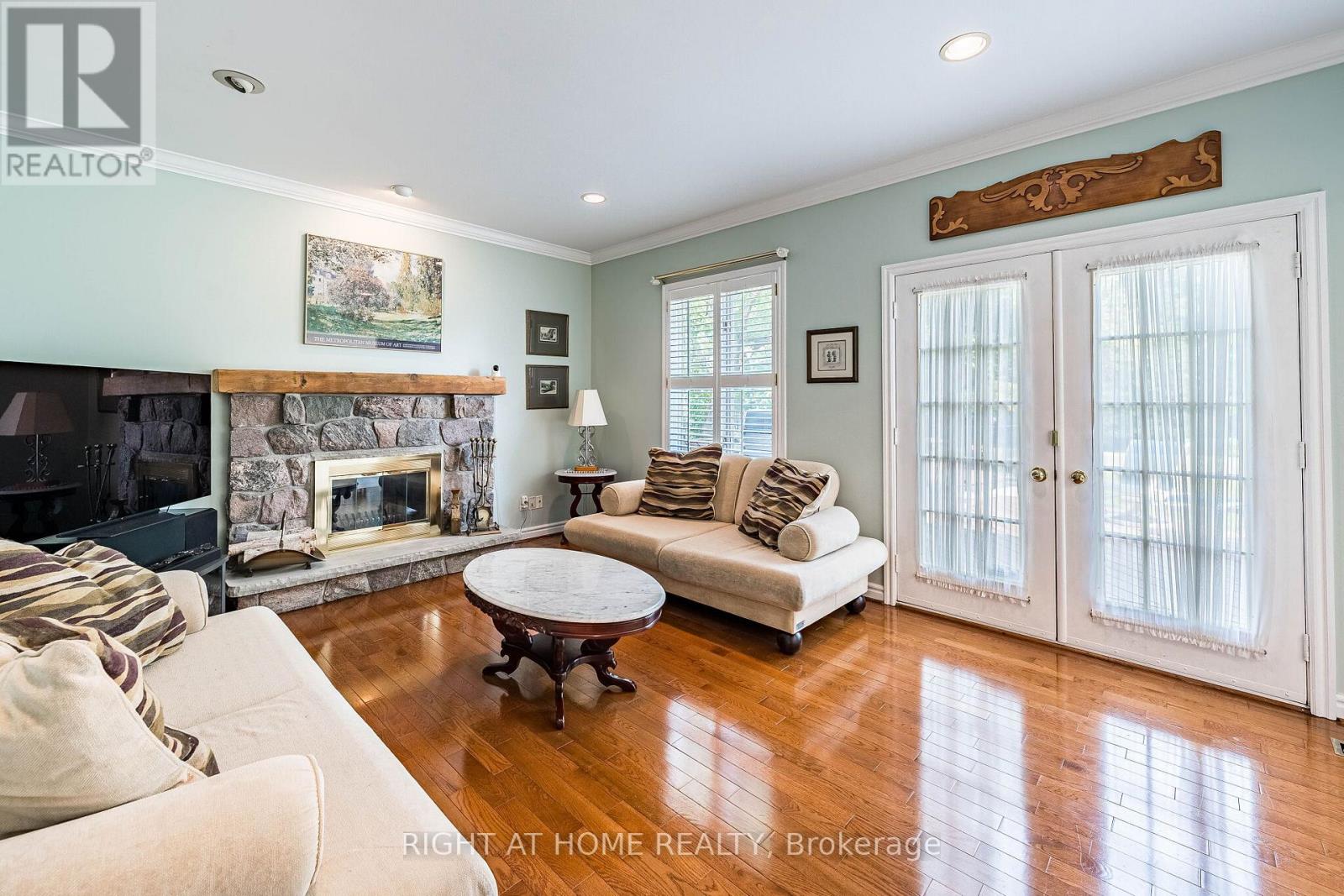 9 GLENRIDGE DRIVE - 21