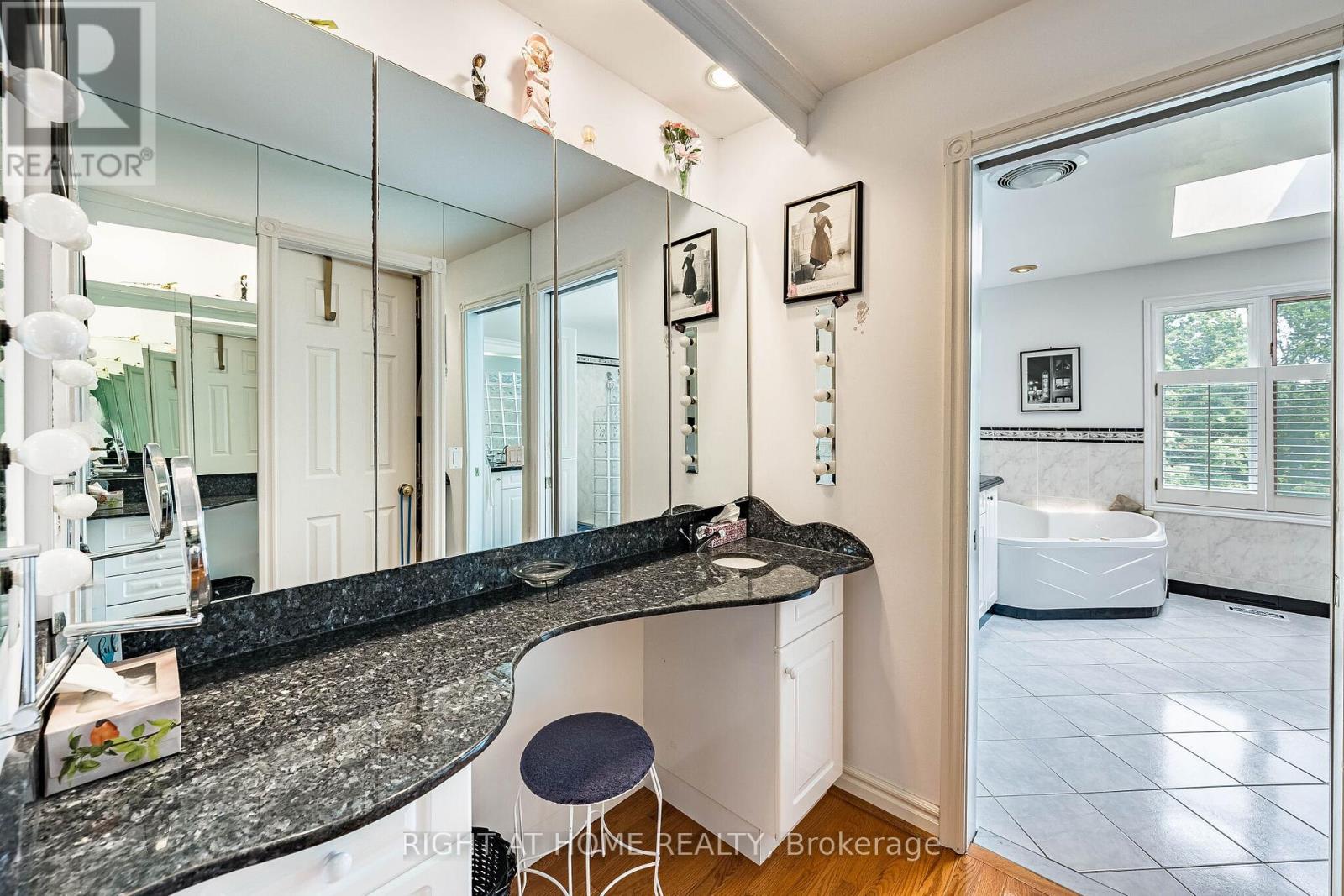 9 GLENRIDGE DRIVE - 25
