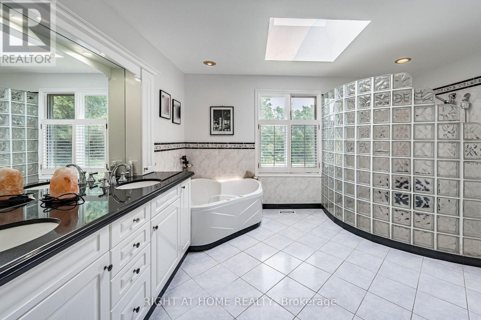 9 GLENRIDGE DRIVE - 26
