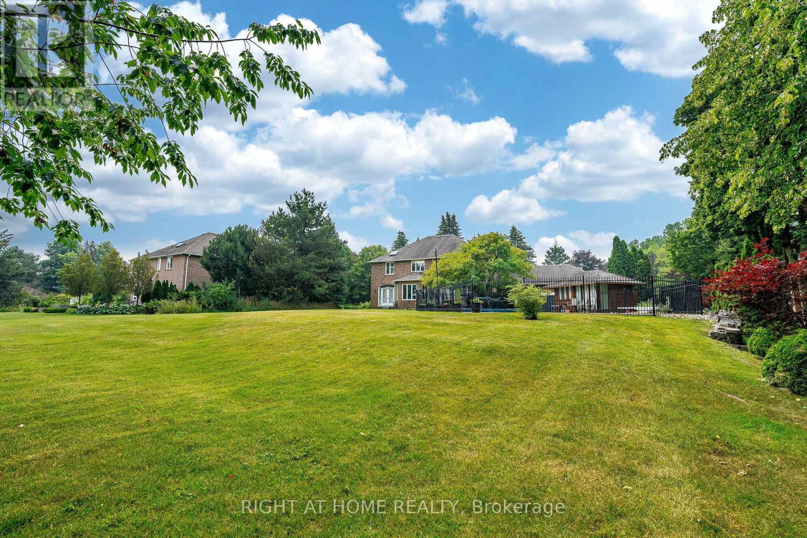 9 GLENRIDGE DRIVE - 38