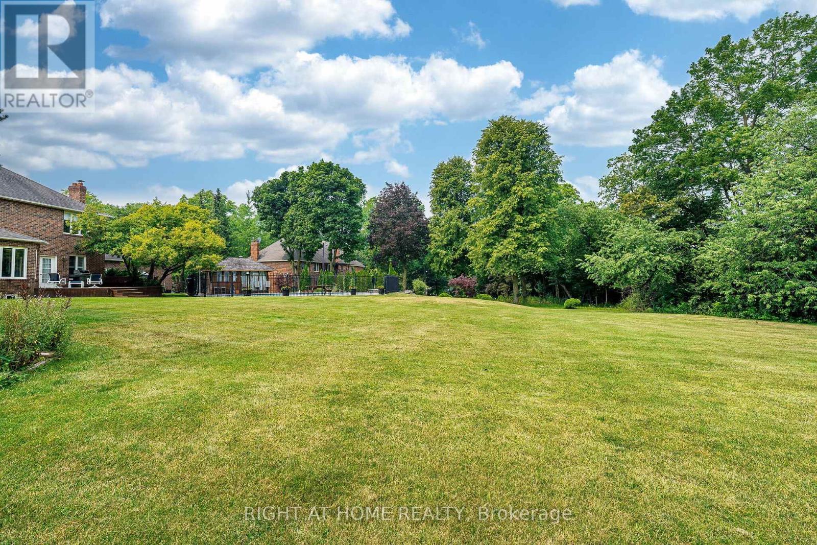 9 GLENRIDGE DRIVE - 40