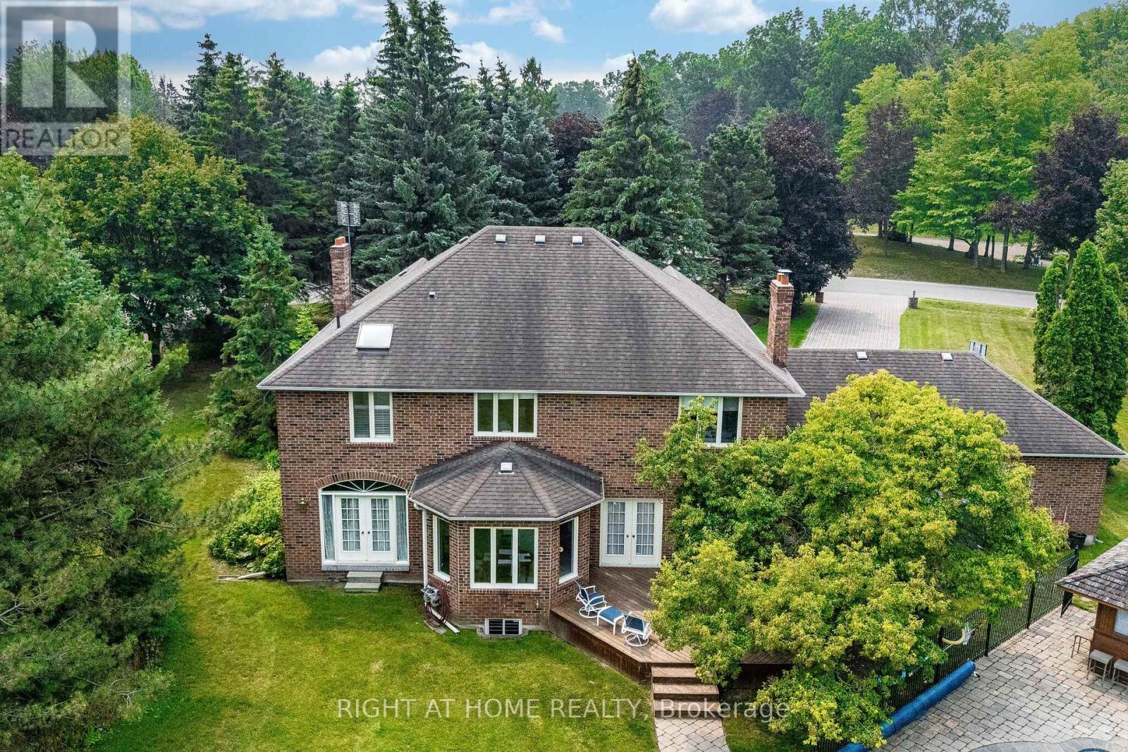 9 GLENRIDGE DRIVE - 42