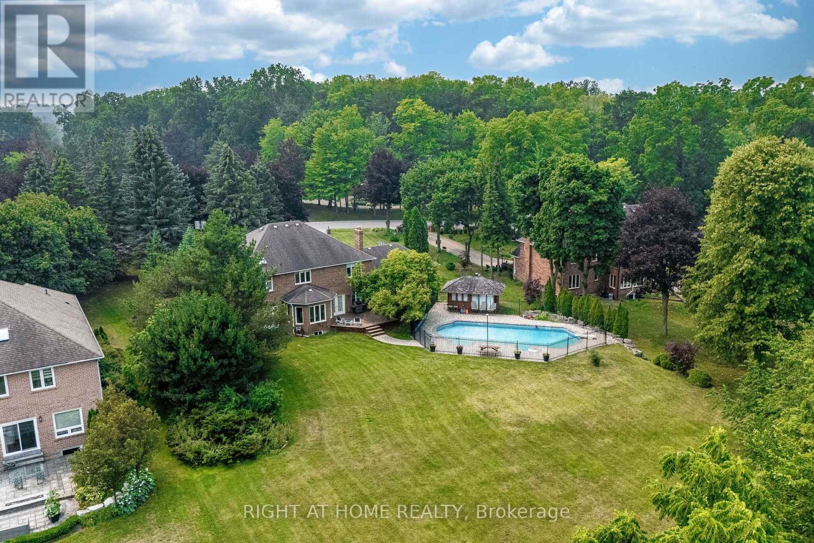 9 GLENRIDGE DRIVE - 43