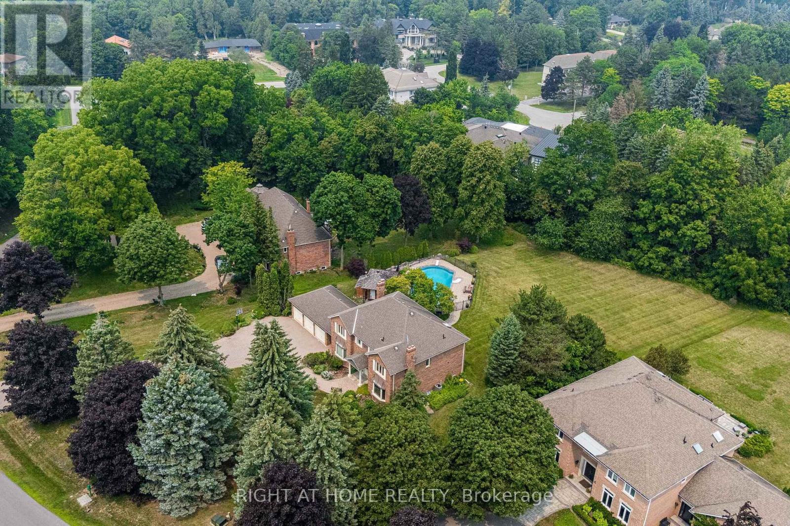 9 GLENRIDGE DRIVE - 8