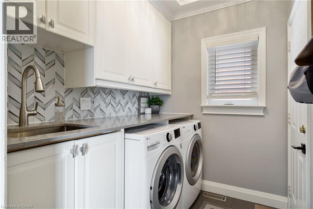 213 FELLOWES Crescent - 21