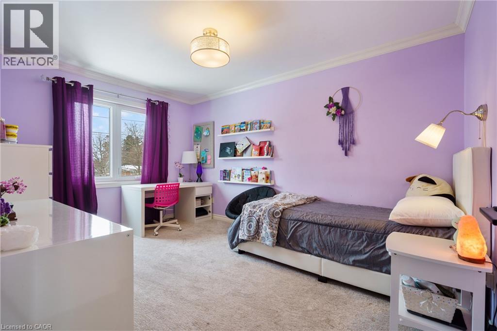 213 FELLOWES Crescent - 22