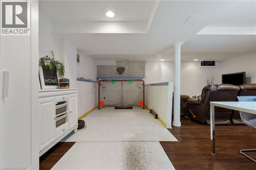 213 FELLOWES Crescent - 36