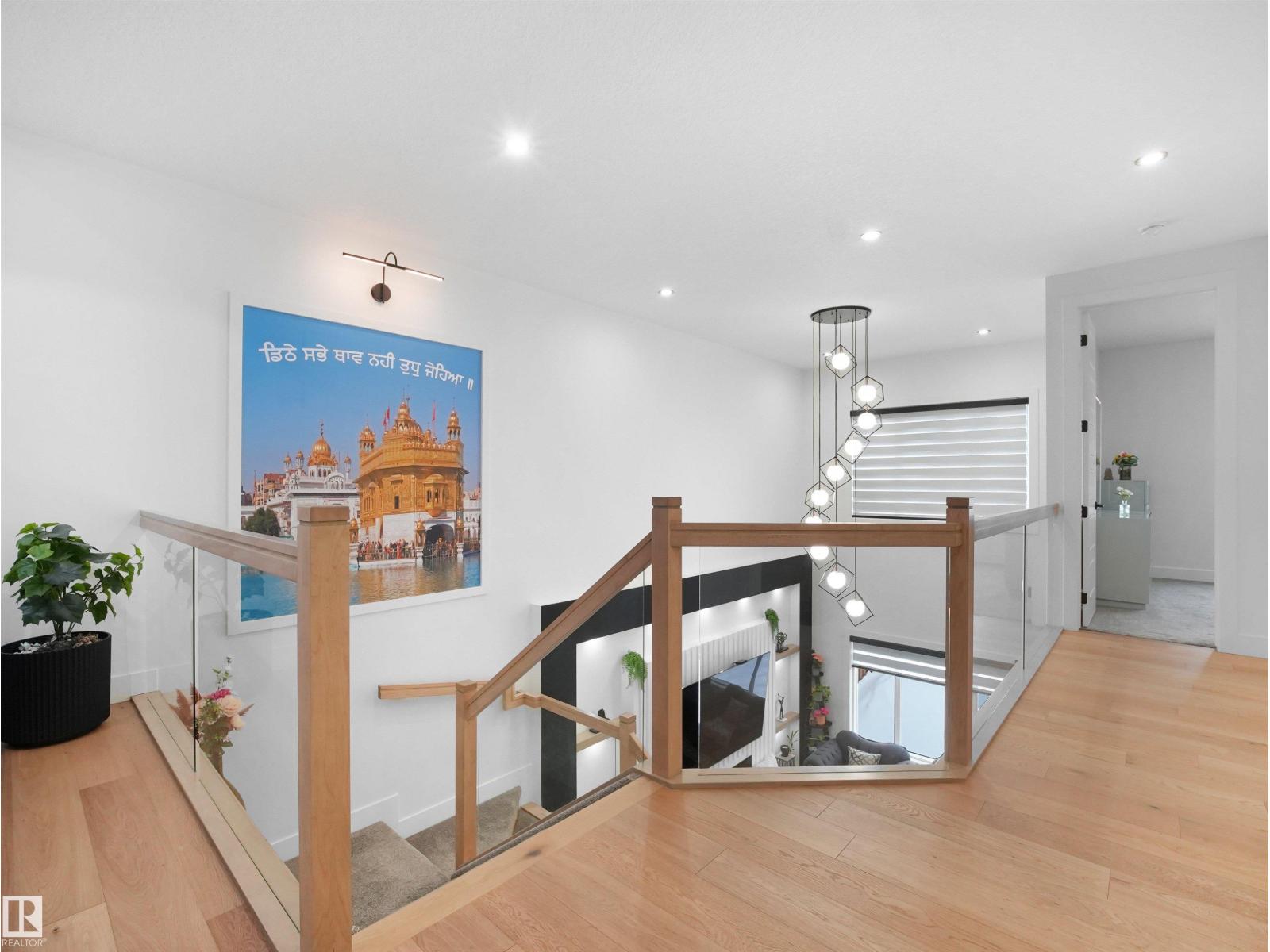 2928 1 AV SW - 30