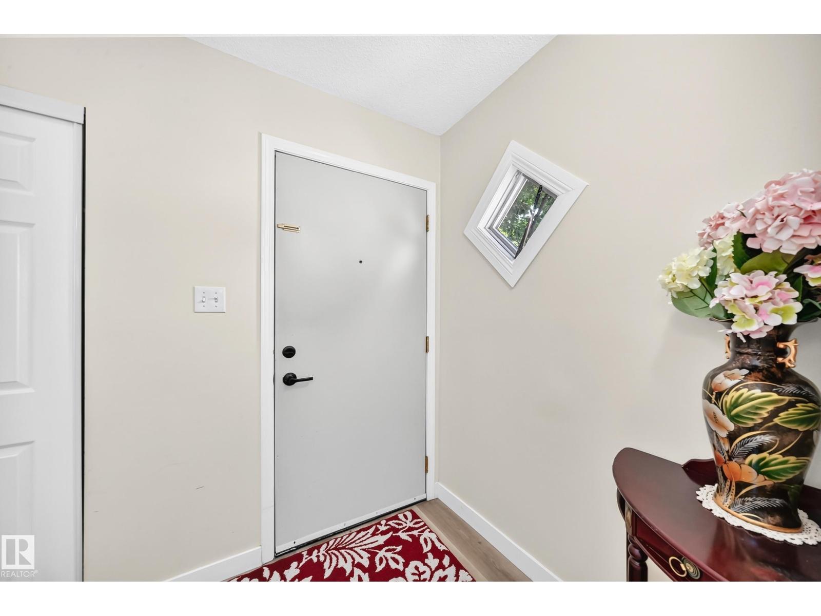 #22 3812 20 AV NW - 5