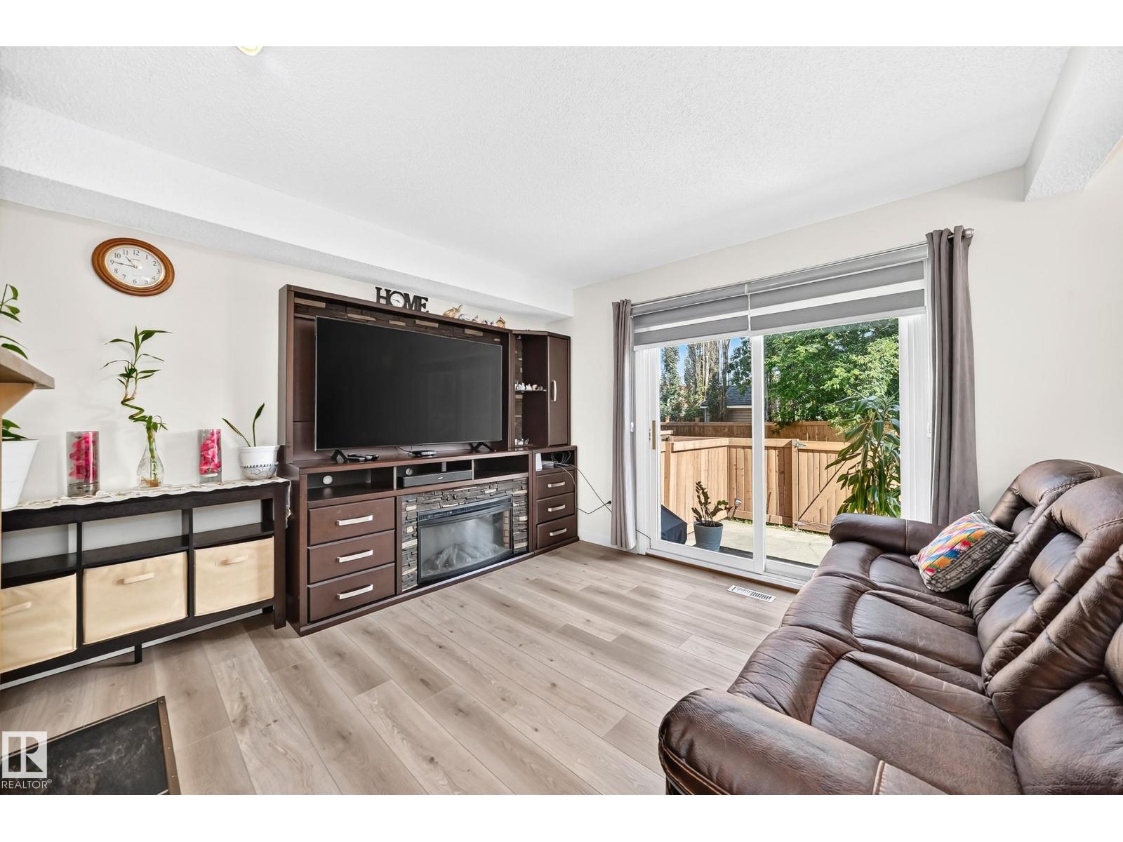 #22 3812 20 AV NW - 14