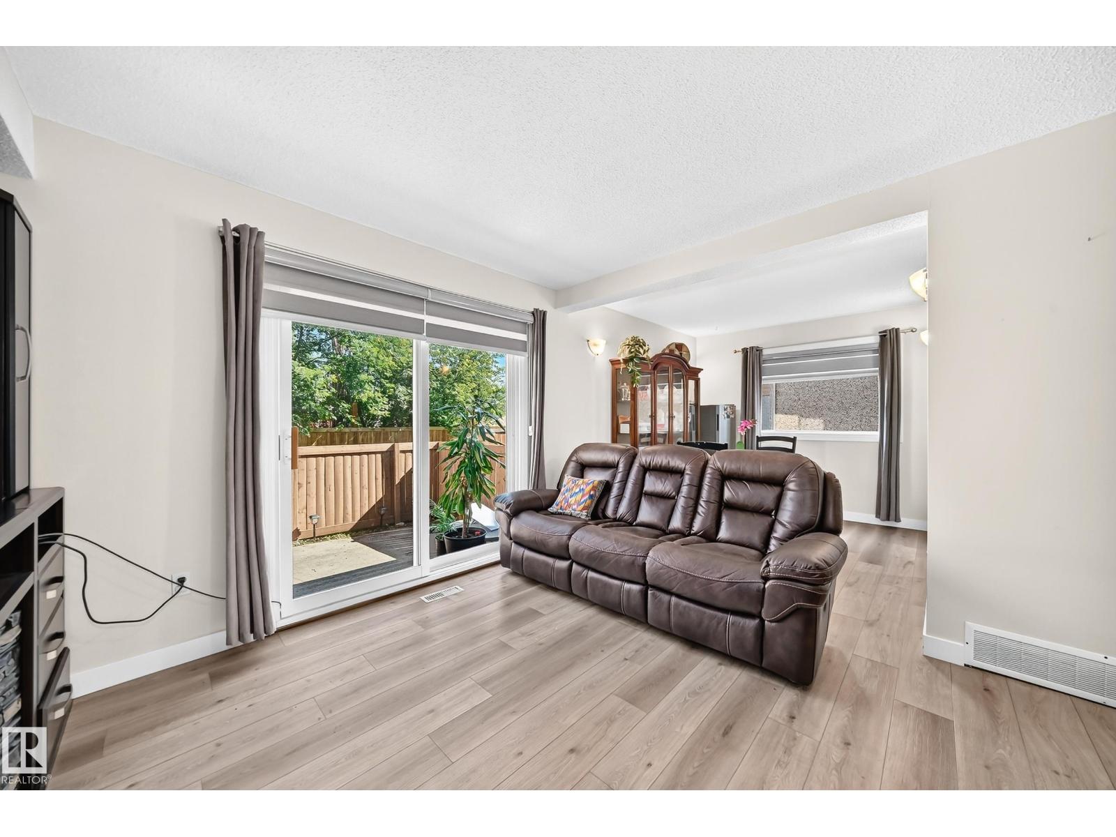 #22 3812 20 AV NW - 15