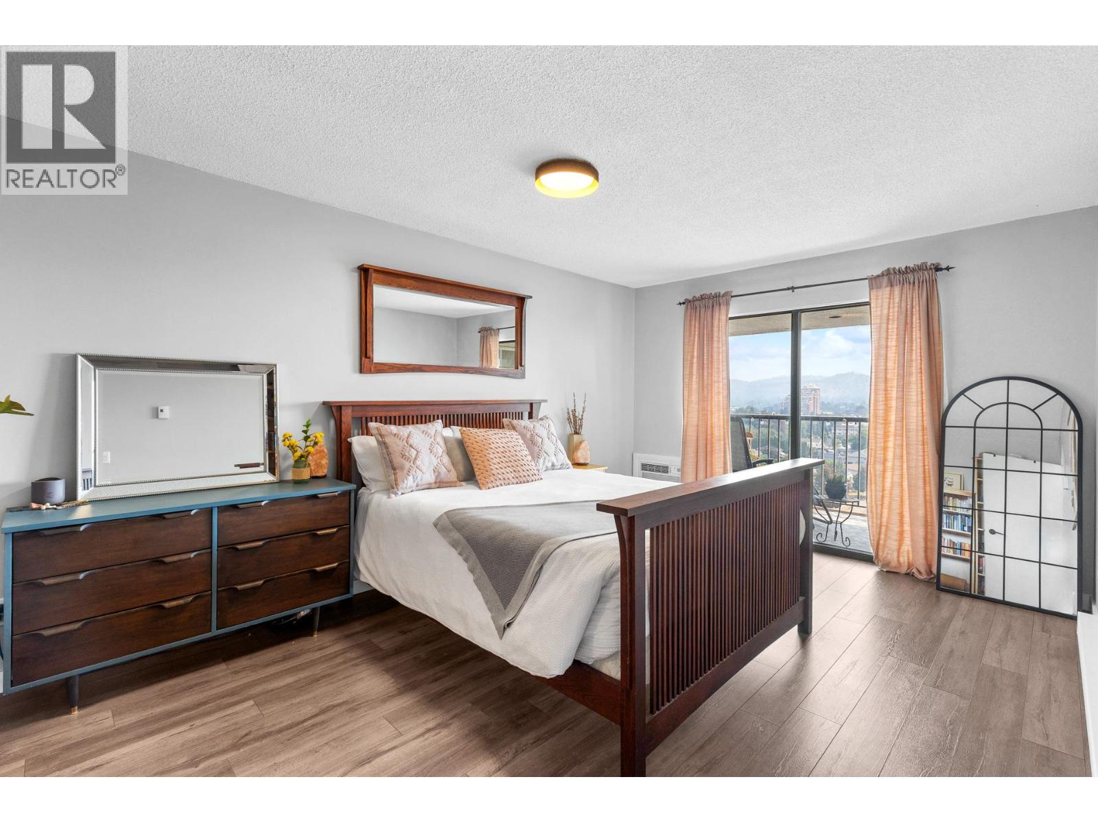 #1205 737 Leon Avenue - 28