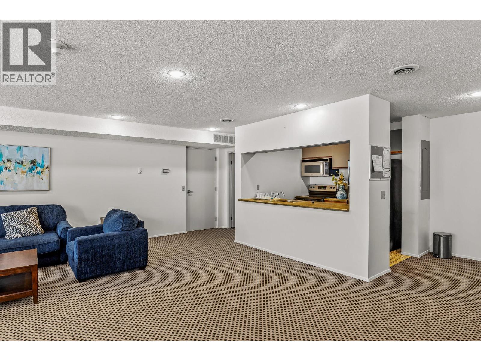 #1205 737 Leon Avenue - 67