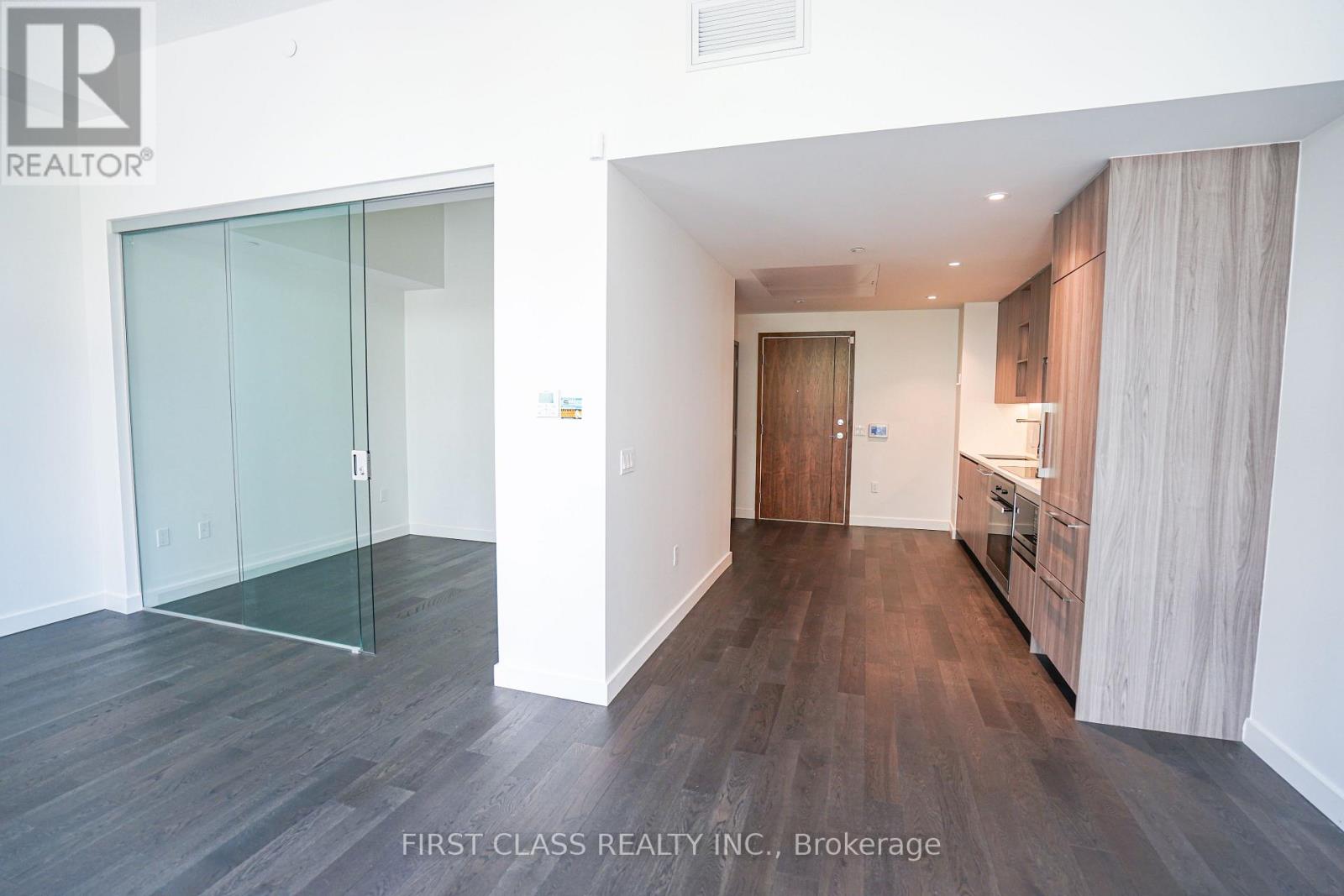 #TH103 95 MCMAHON DRIVE - 4