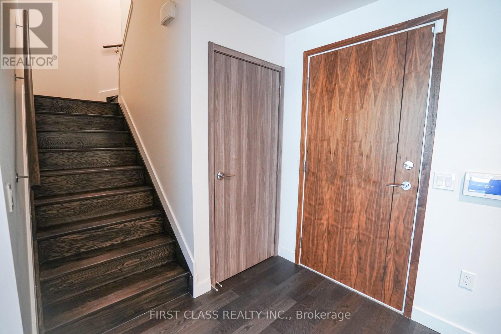 #TH103 95 MCMAHON DRIVE - 8