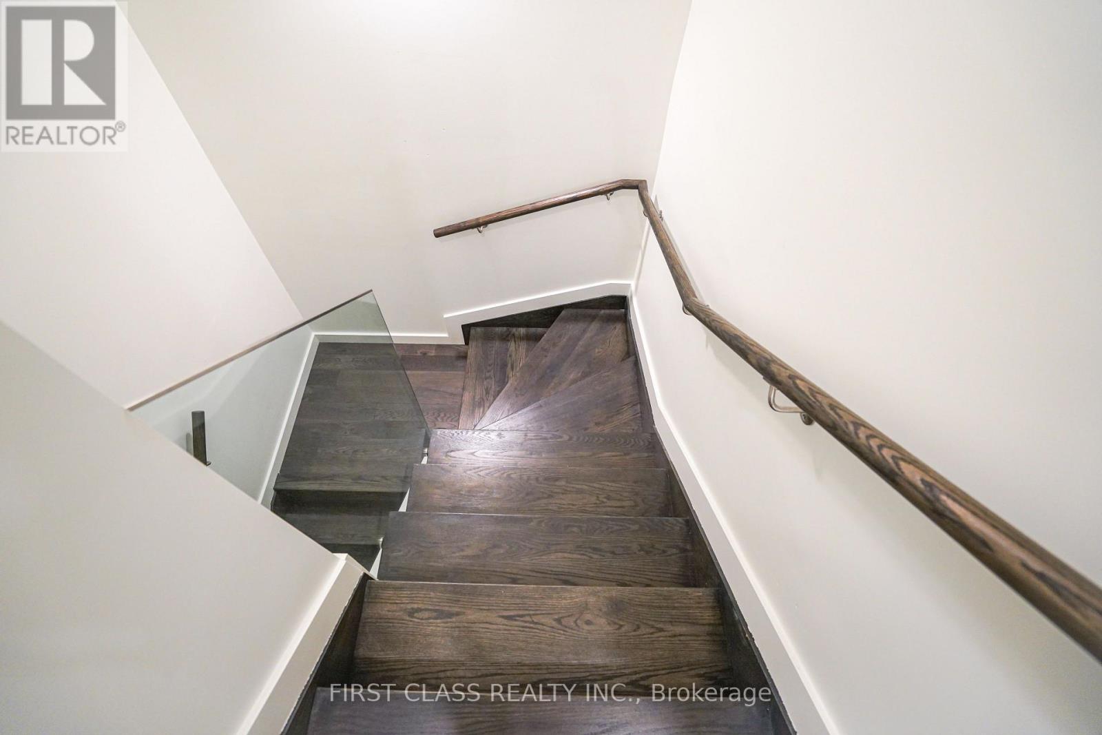 #TH103 95 MCMAHON DRIVE - 9