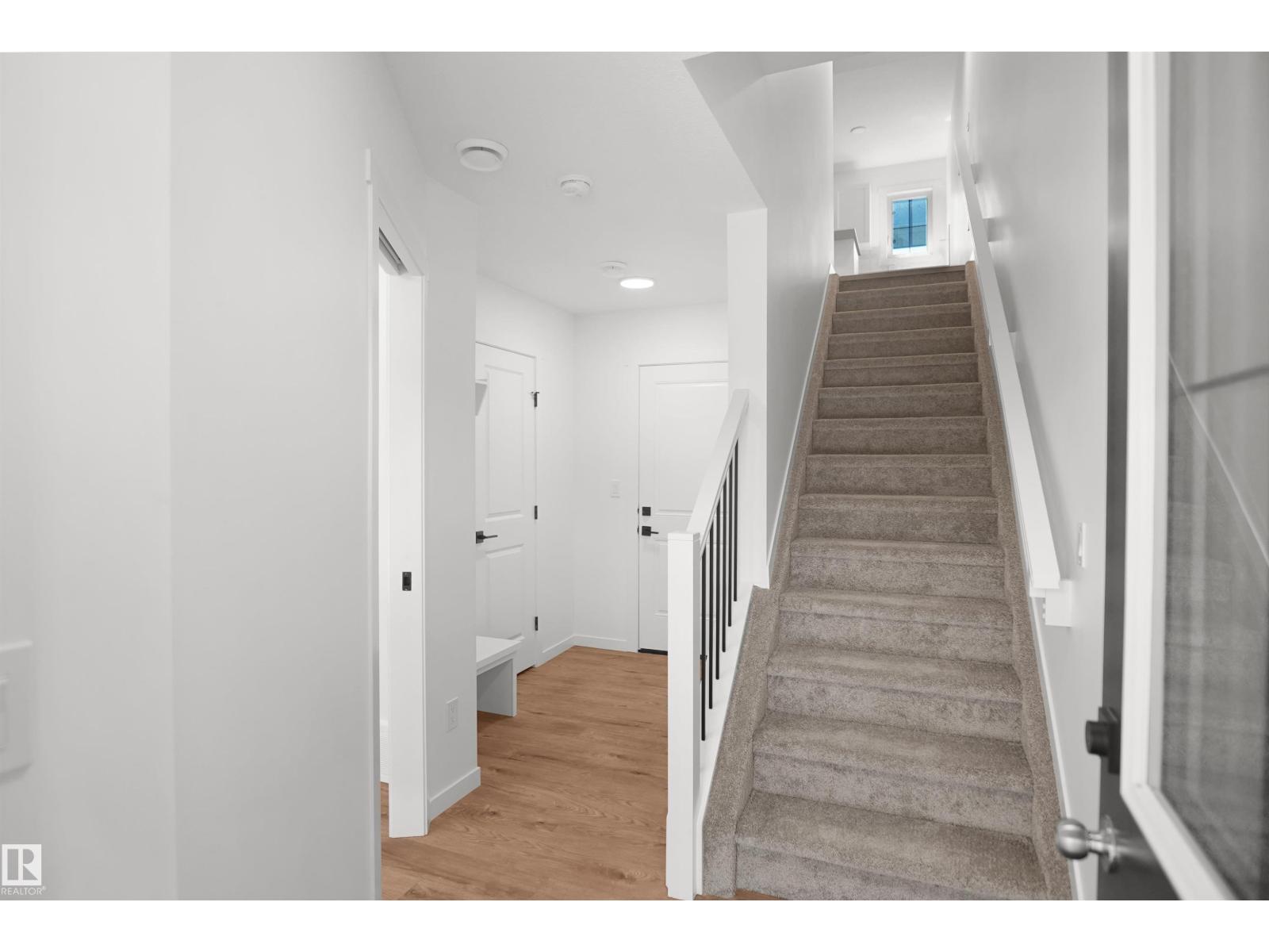 7060 ROSENTHAL DR NW, Rosenthal (Edmonton), Edmonton photo 2