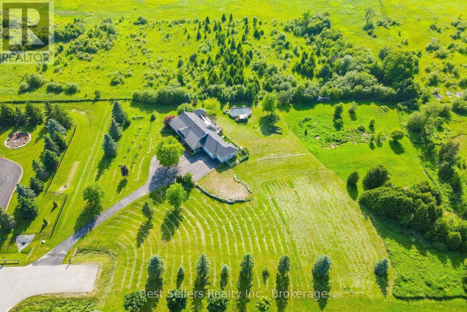 14 Pioneer Ridge Court, Essa, ON photo 5