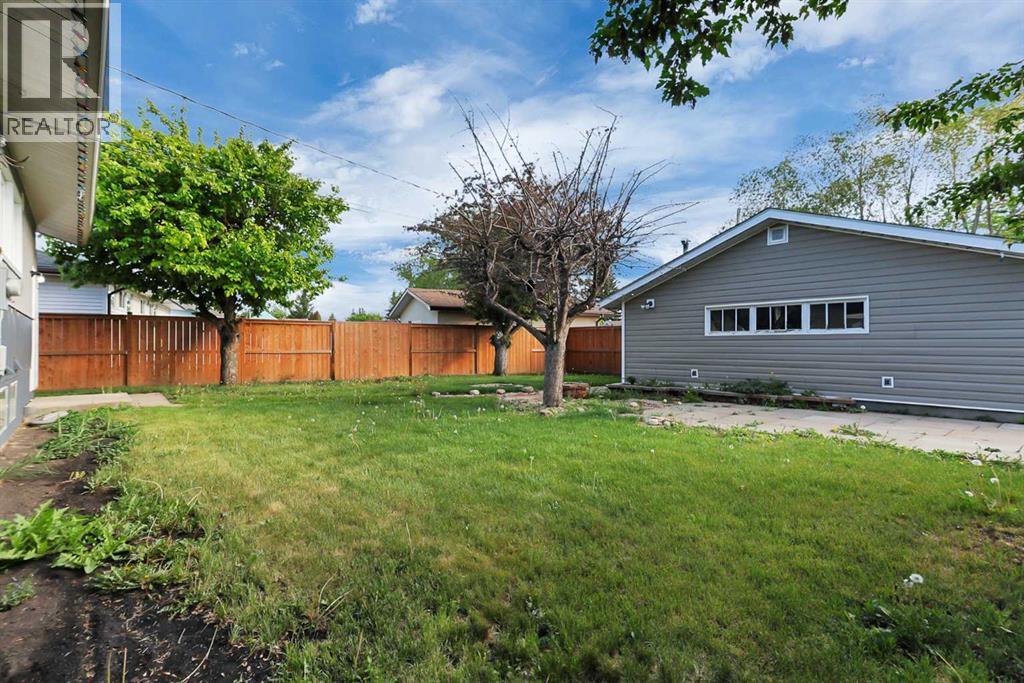3918 37 Avenue - 39