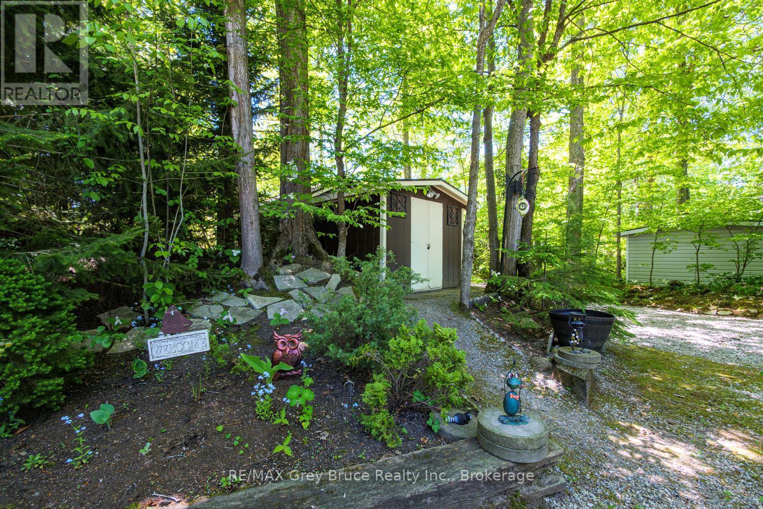 112 SYMON AVENUE - 34