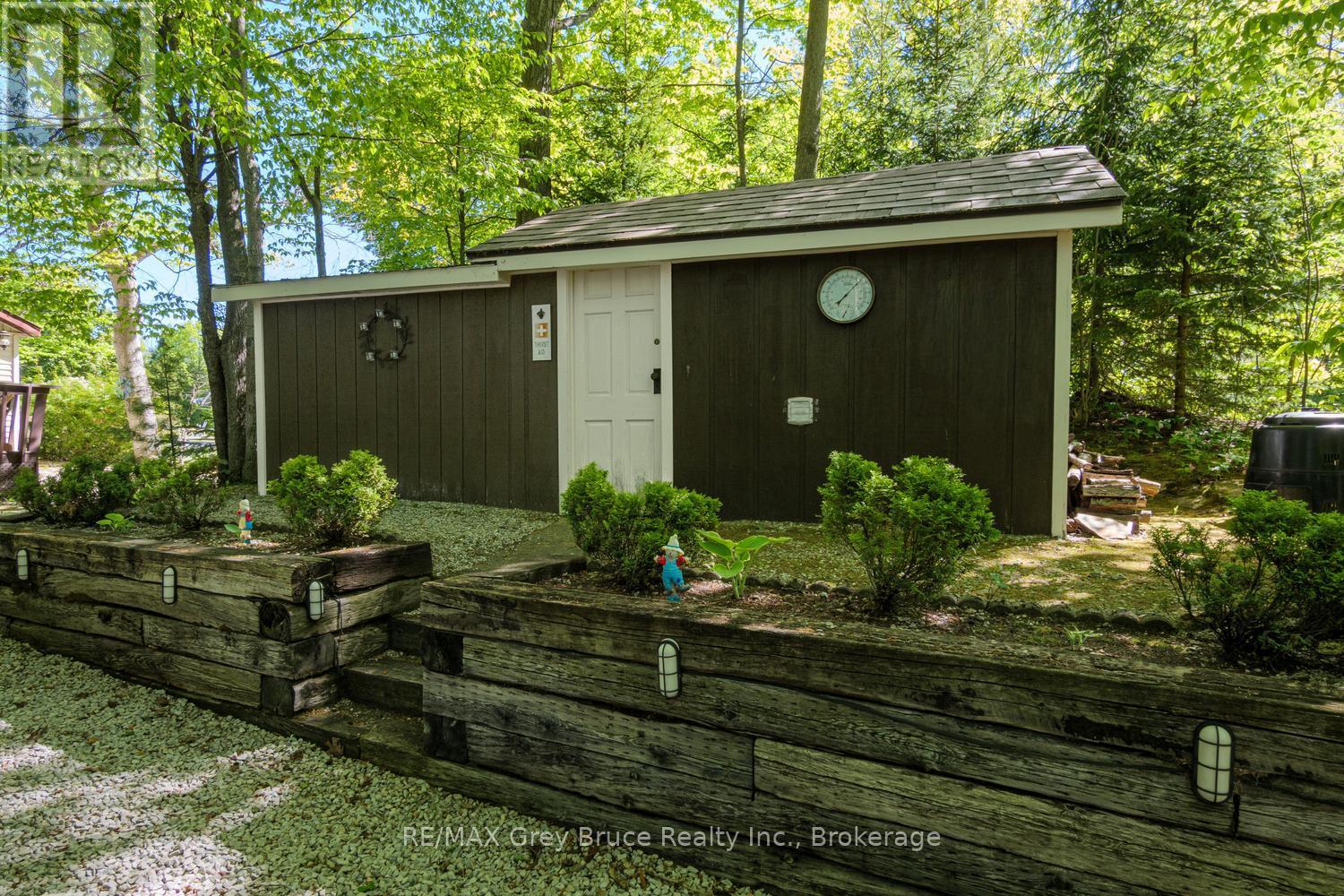 112 SYMON AVENUE - 36