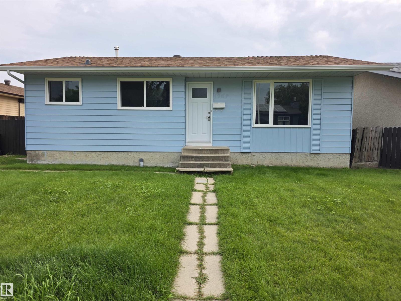 1907 145A AV NW, Fraser, Edmonton photo 2