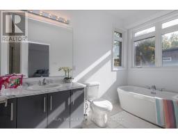 111 Marina Village Drive, Georgian Bay, ON L0K1S0 Photo 11