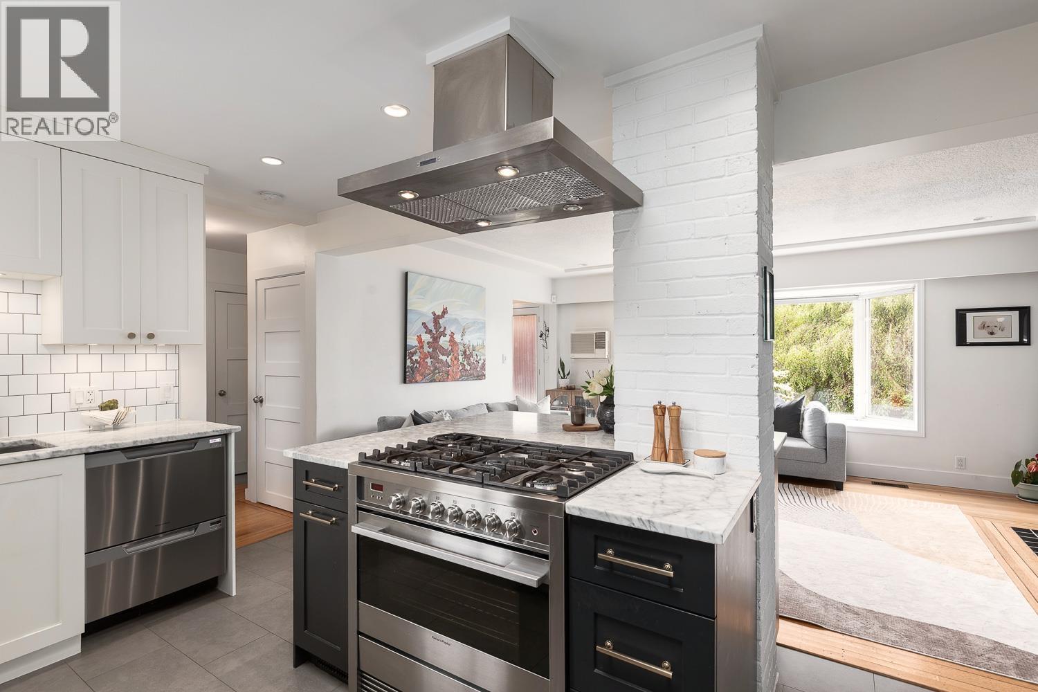513 GARRETT STREET, New Westminster
