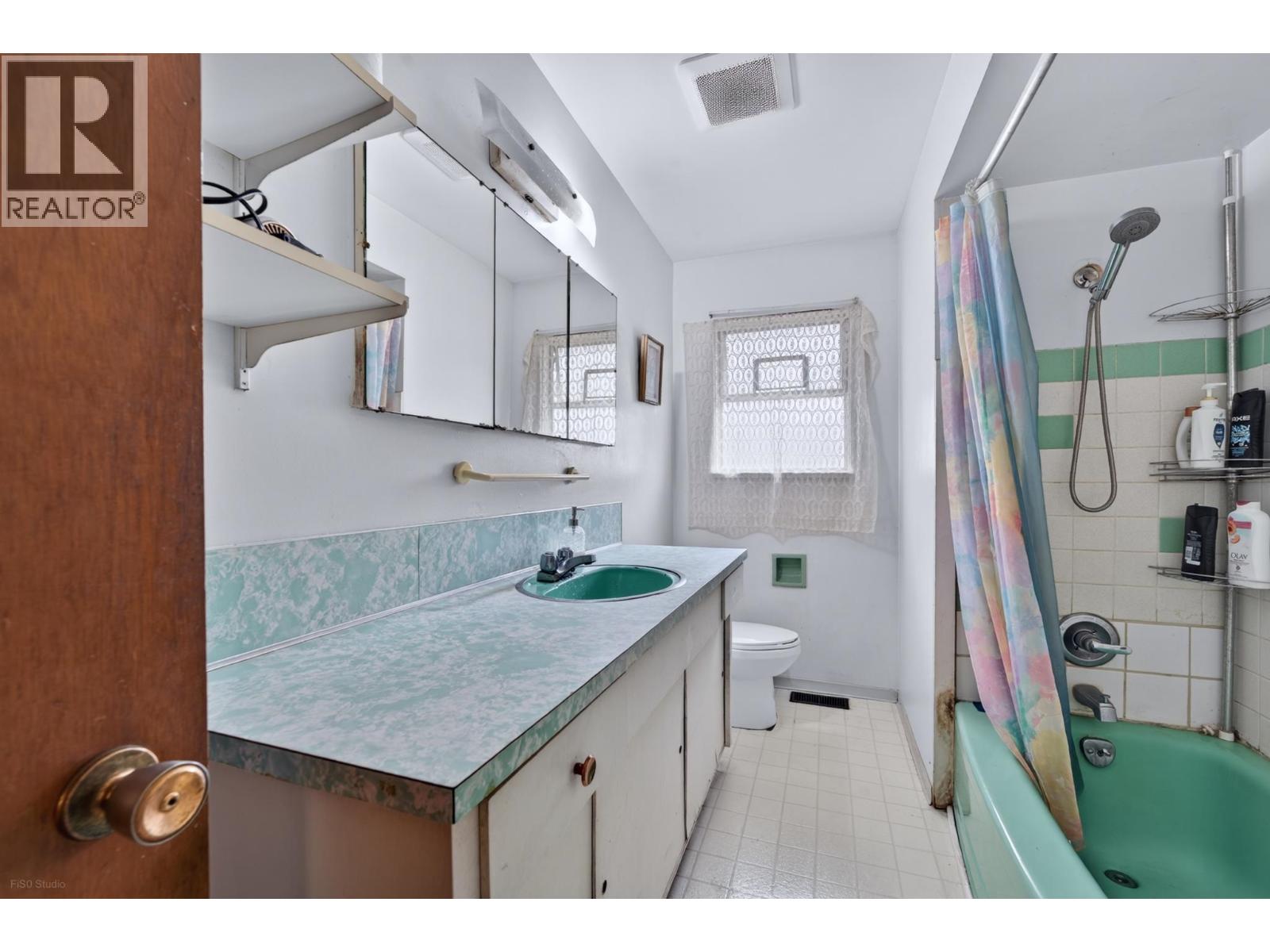 6 Bed, 3 Bath House for Sale in Richmond – 9031 NO. 2 ROAD, Richmond – MLS# R3154512 - Image 15