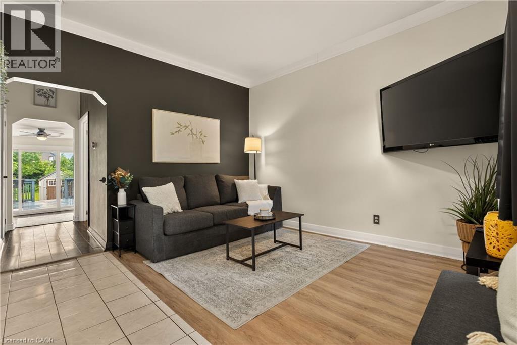 153 FERRIE Street E - Image 4