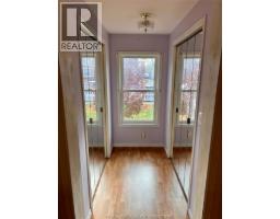 Enclosed porch - 101 Harvey Street, Chatham, ON N7M1M4 Photo 9