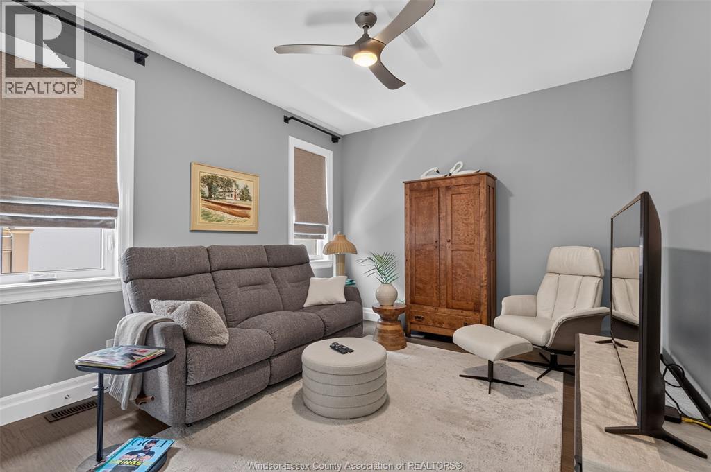 22 Emily AVENUE - 26