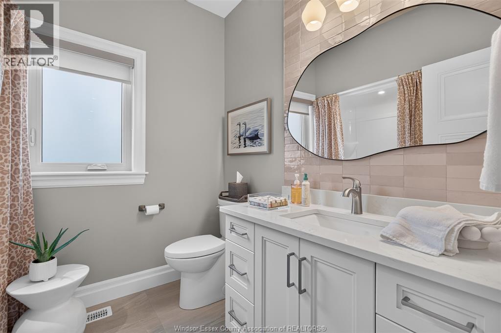 22 Emily AVENUE - 27