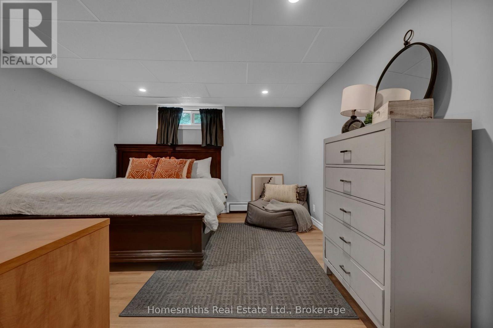 4726 MAIN STREET - 33