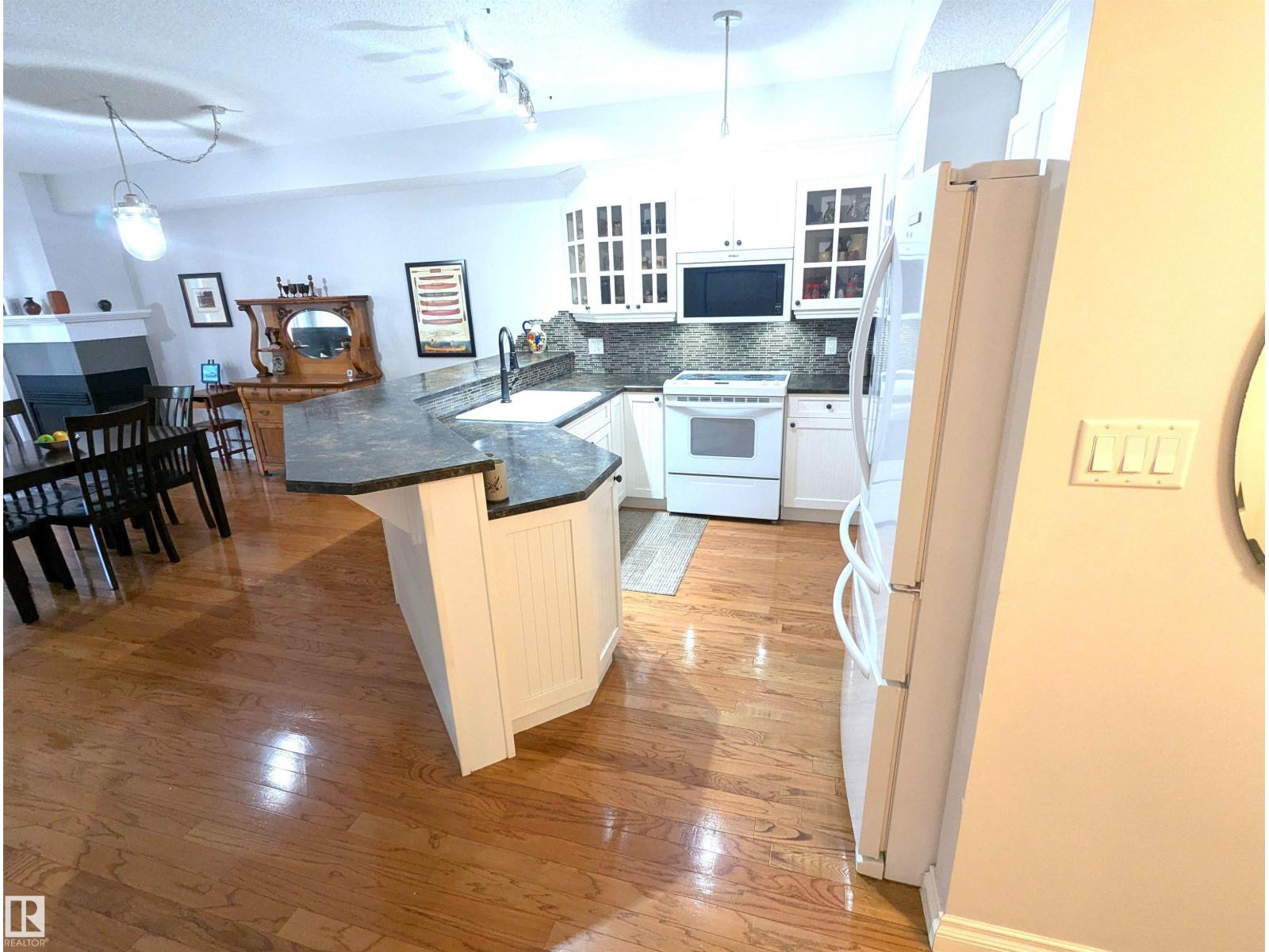 #302 9811 96A ST NW - 10