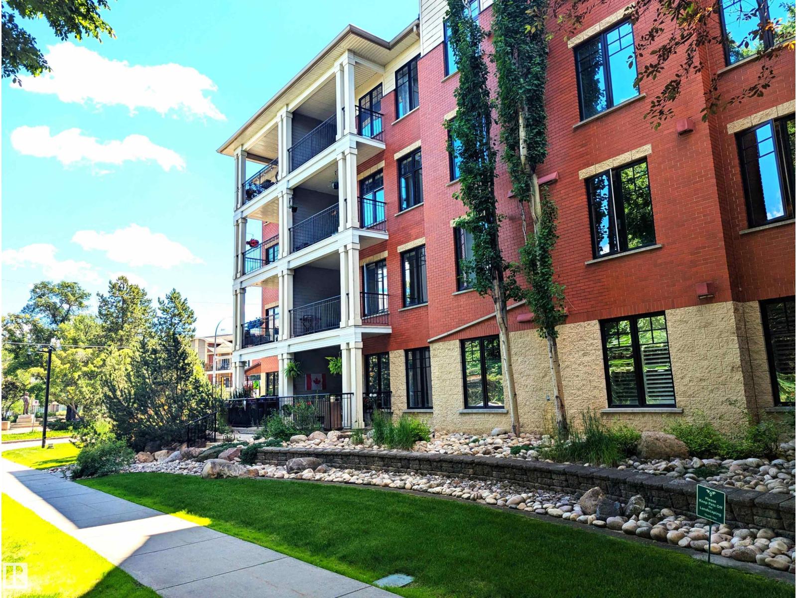 #302 9811 96A ST NW - 60