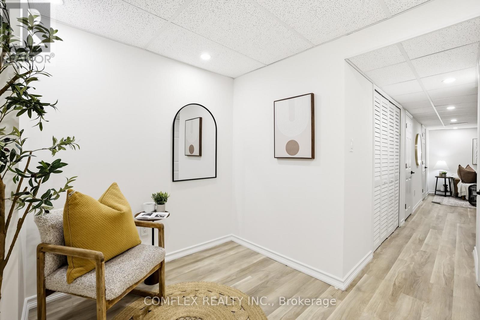 2 ARMITAGE CRESCENT - 32