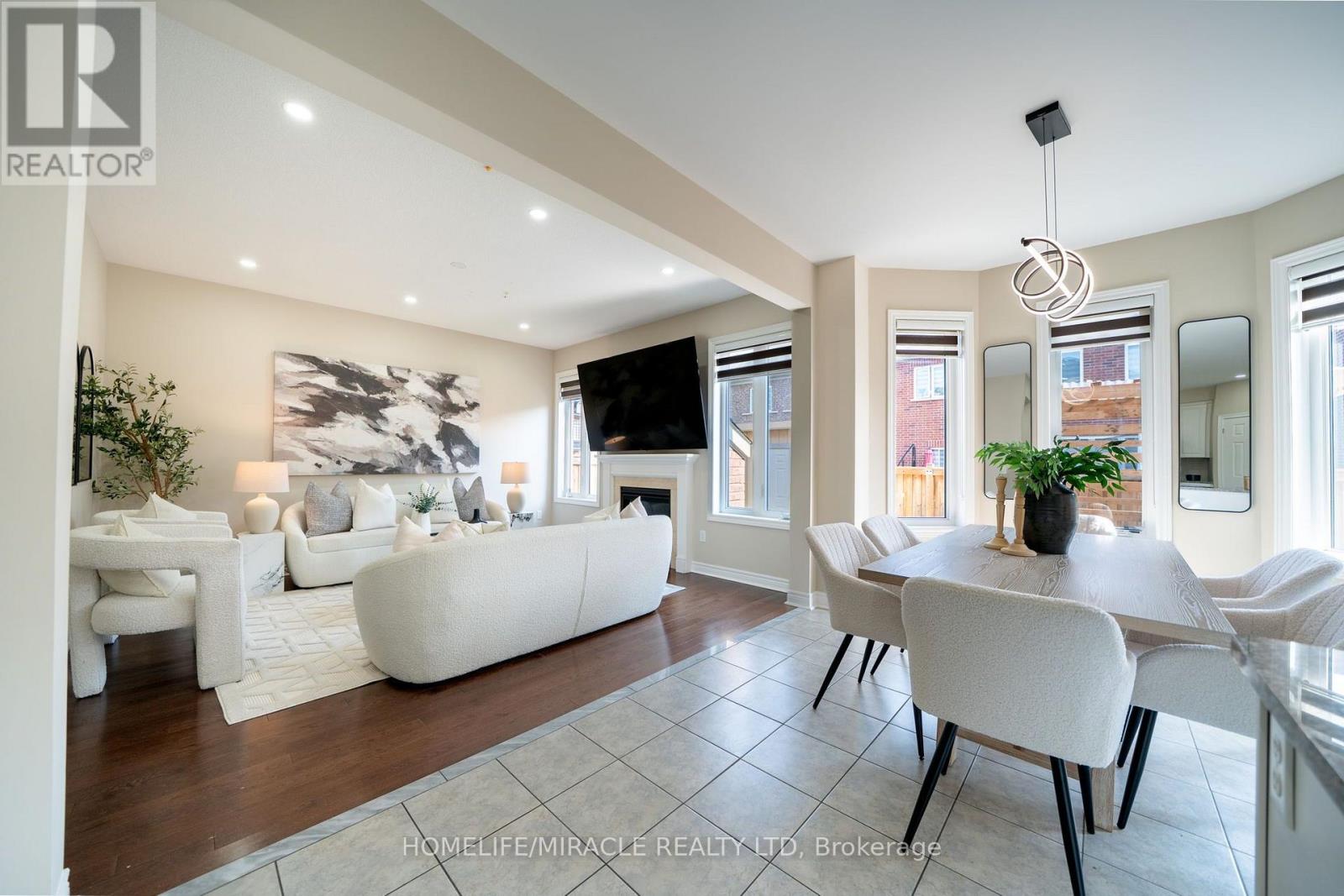 544 BESSBOROUGH DRIVE - 16