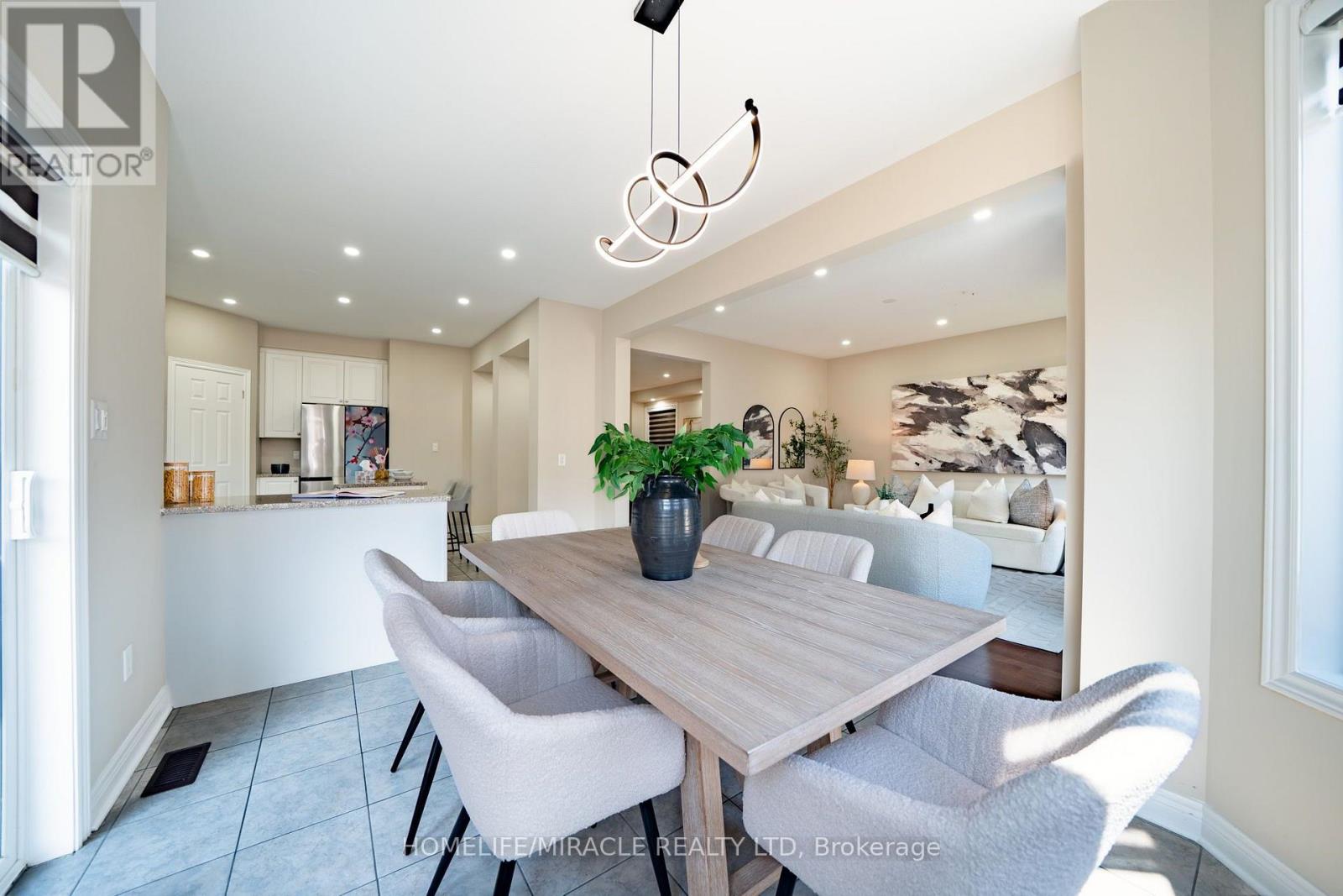 544 BESSBOROUGH DRIVE - 19