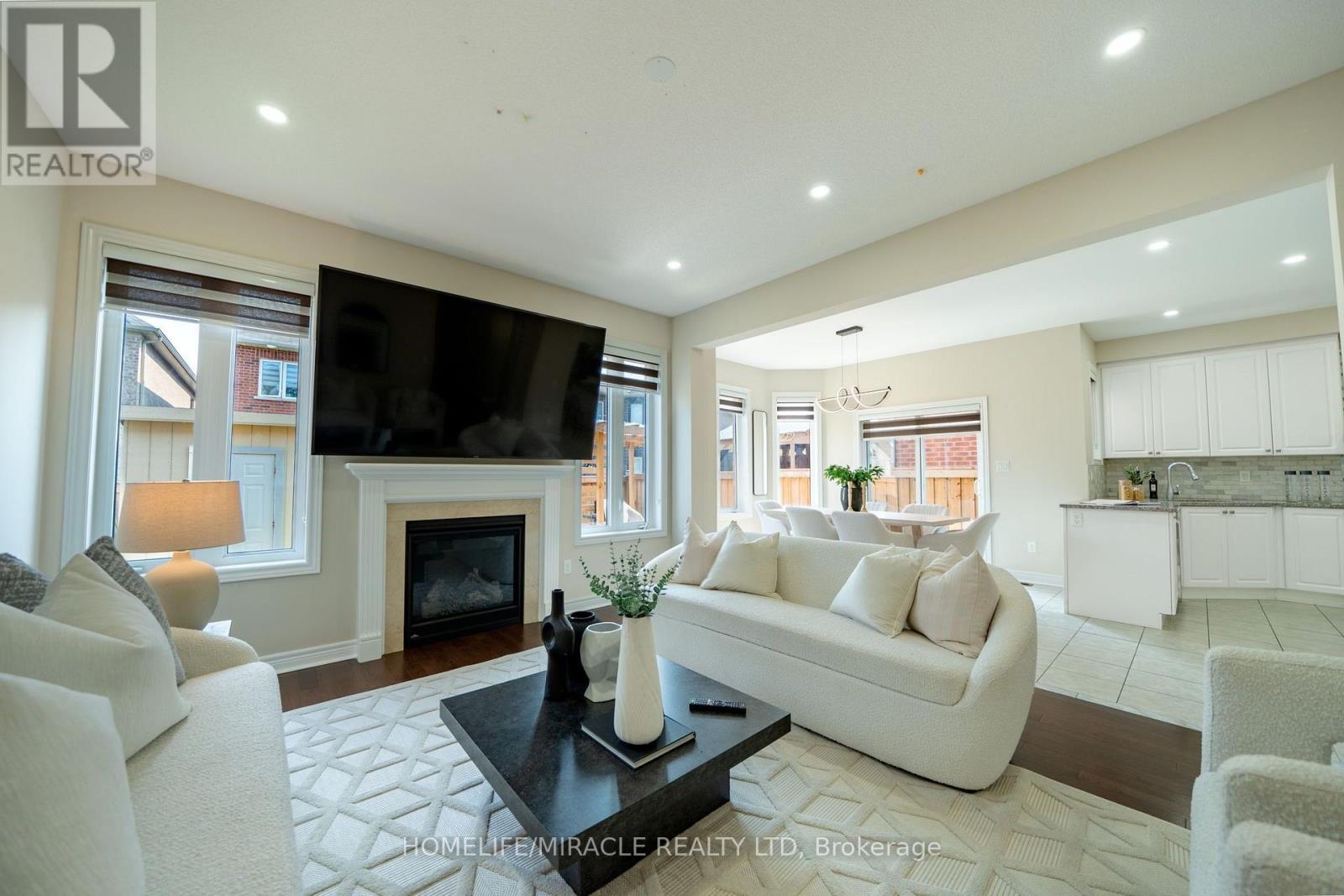 544 BESSBOROUGH DRIVE - 23
