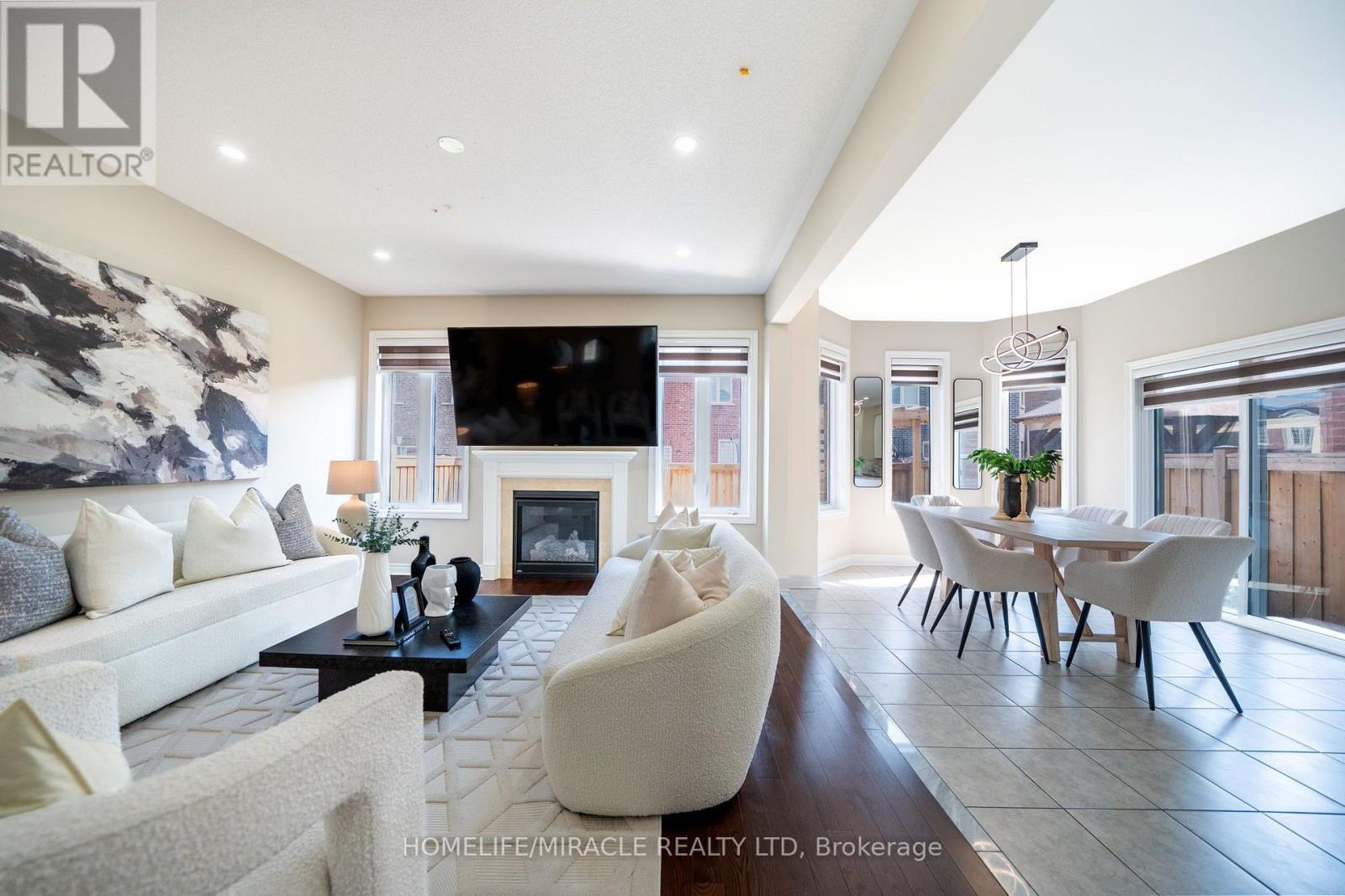 544 BESSBOROUGH DRIVE - 24