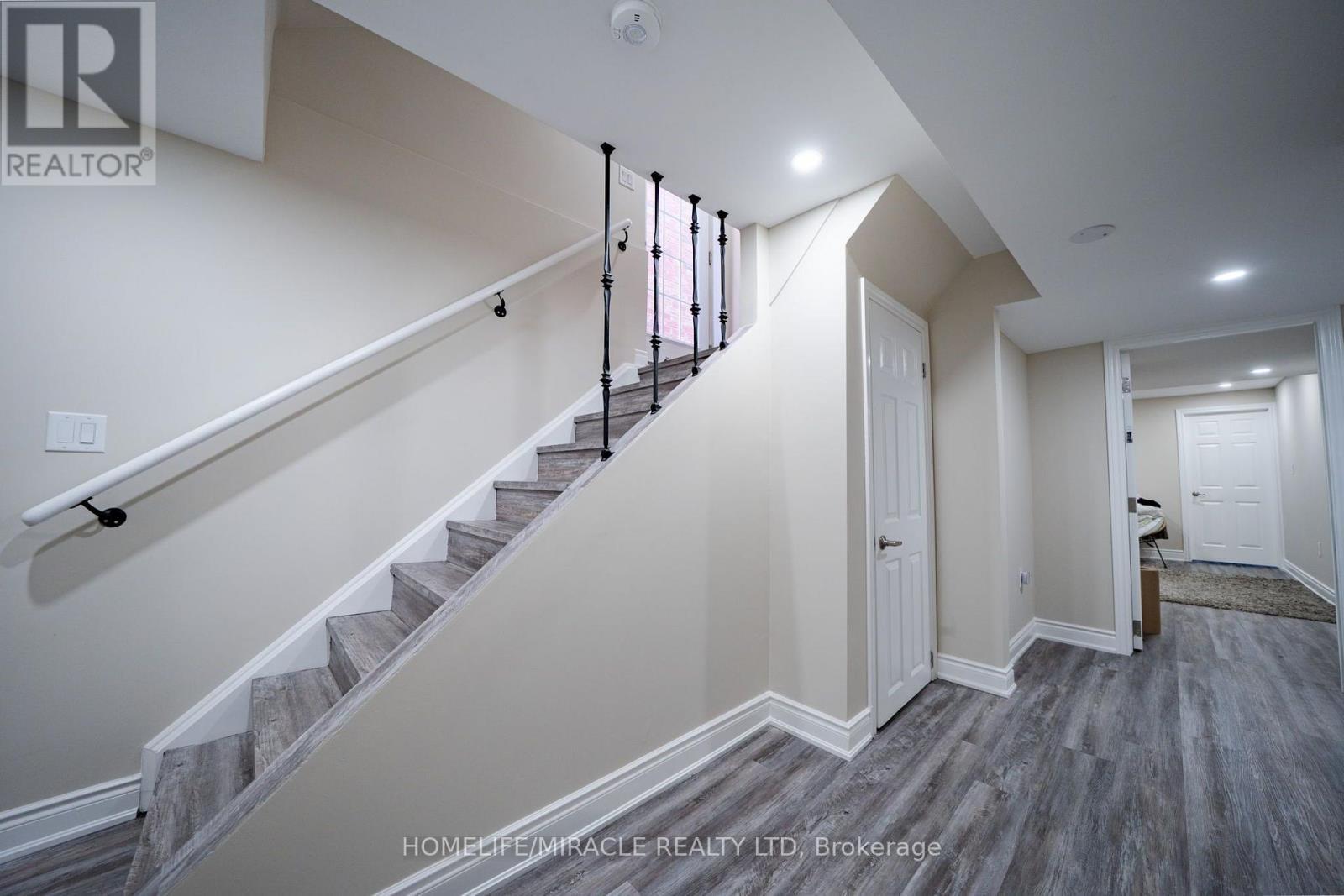 544 BESSBOROUGH DRIVE - 45
