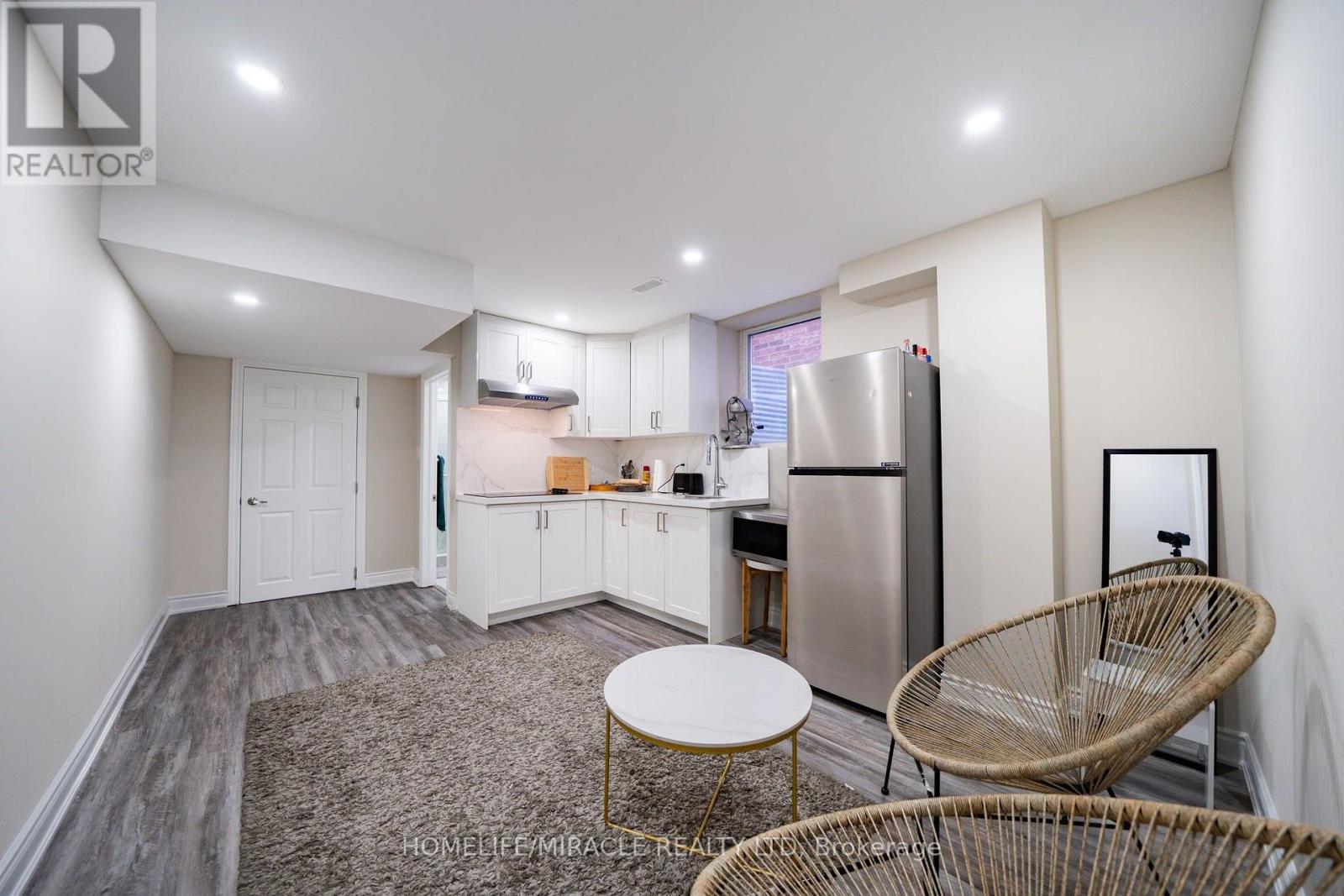 544 BESSBOROUGH DRIVE - 46