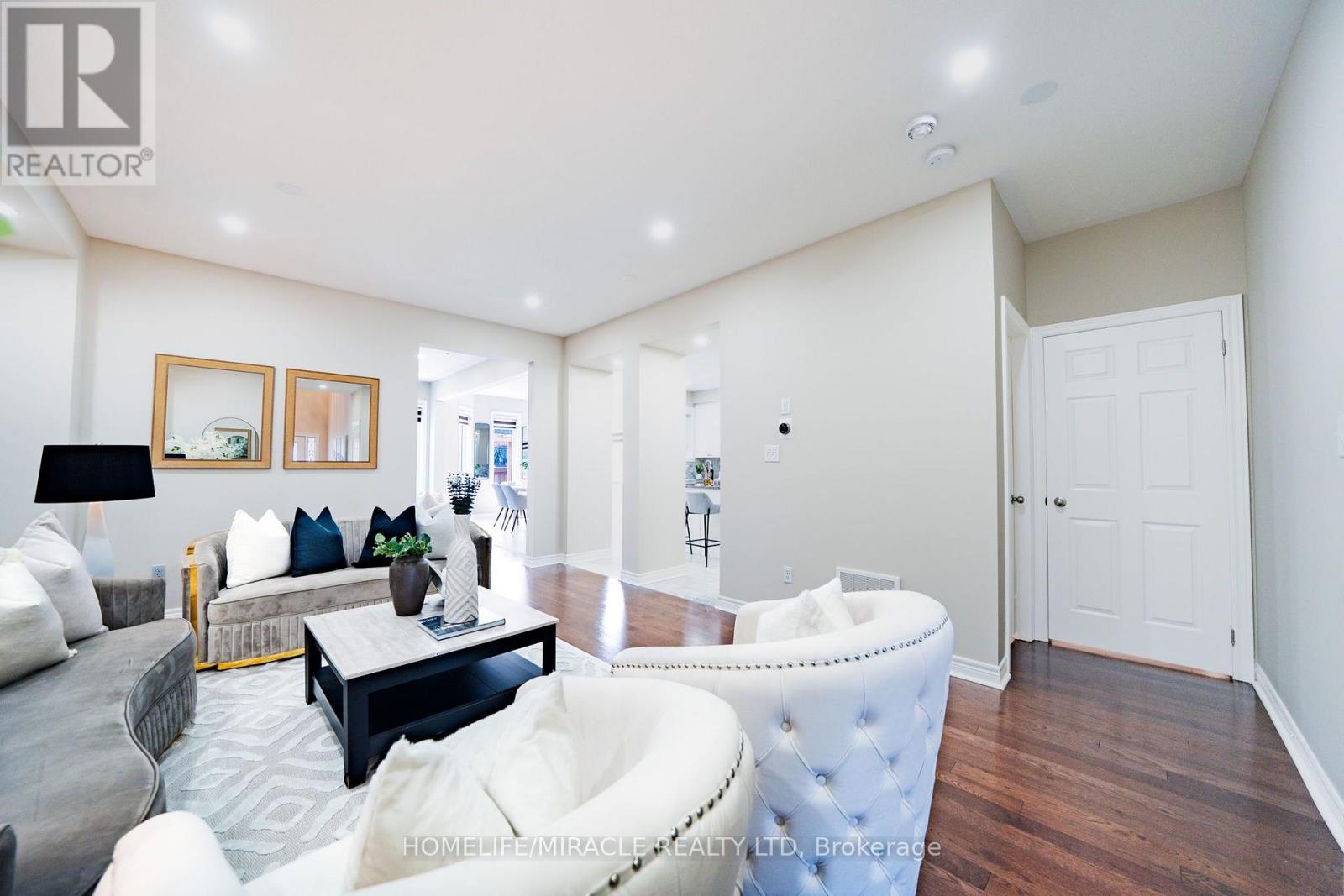 544 BESSBOROUGH DRIVE - 8