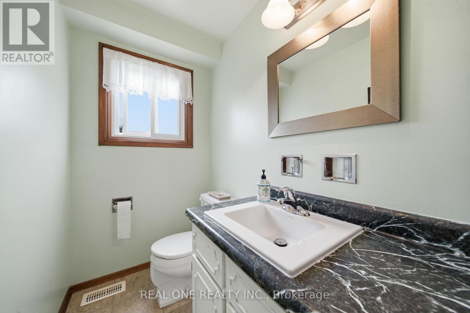111 GLENBURNIE DRIVE - 12